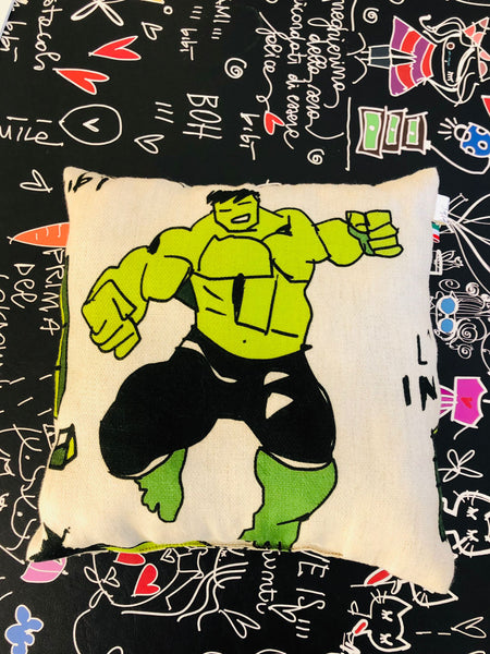 CUSCINO 25X25CM. "HULK"